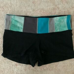 OG Lululemon biker shorts! 3” with cute waist band